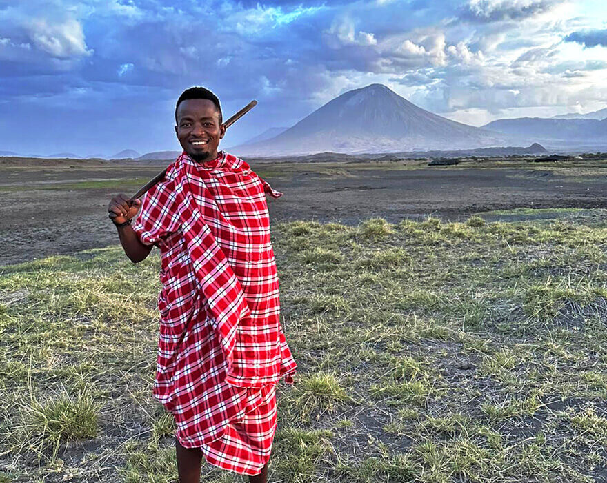 Maasai vor dem Vulkan Ol Donyo Lengai