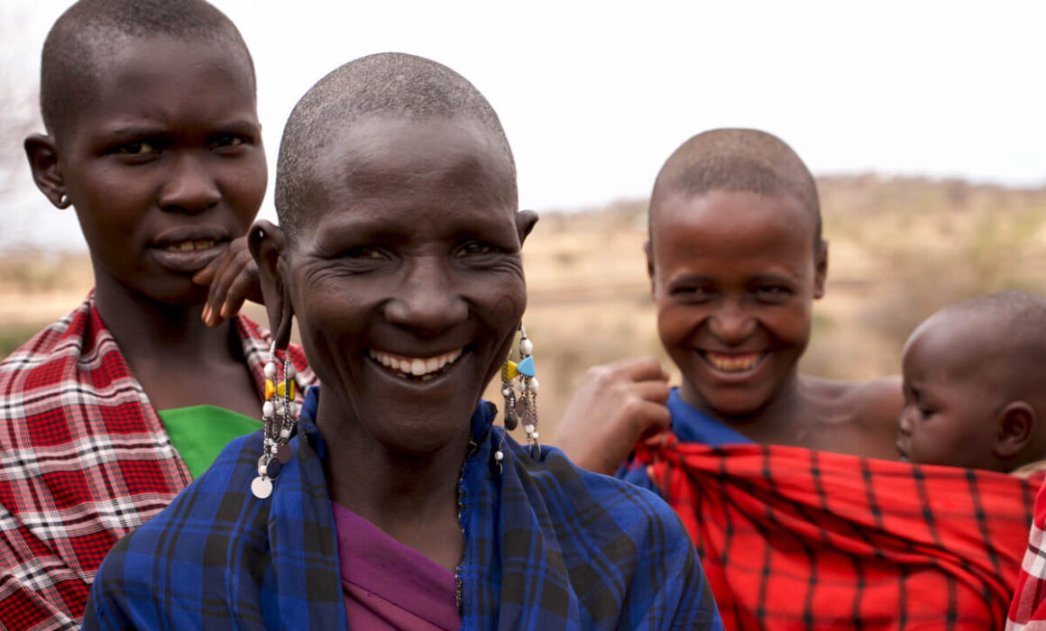 Lachende Maasai Frauen in Tansania