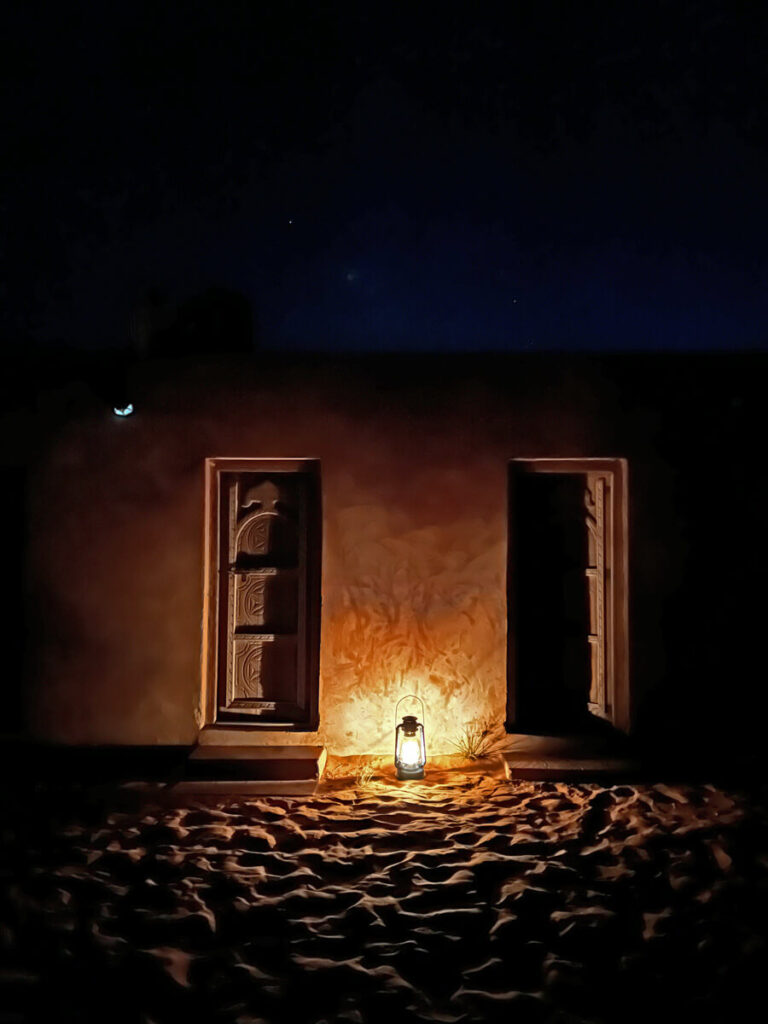 Klo geht auch romantisch - Die Sanitäranlagen im Nomadic Desert Camp