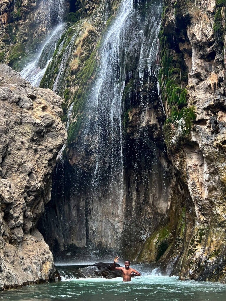 Wohltat bei den hohen Temperaturen - die Wasserfälle in der Ngare Sero Schlucht