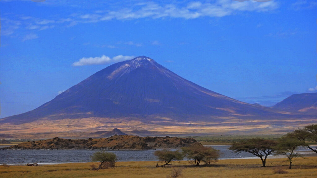 Ol Donyo Lengai - Berg Gottes. Der heilige Berg der Massai.