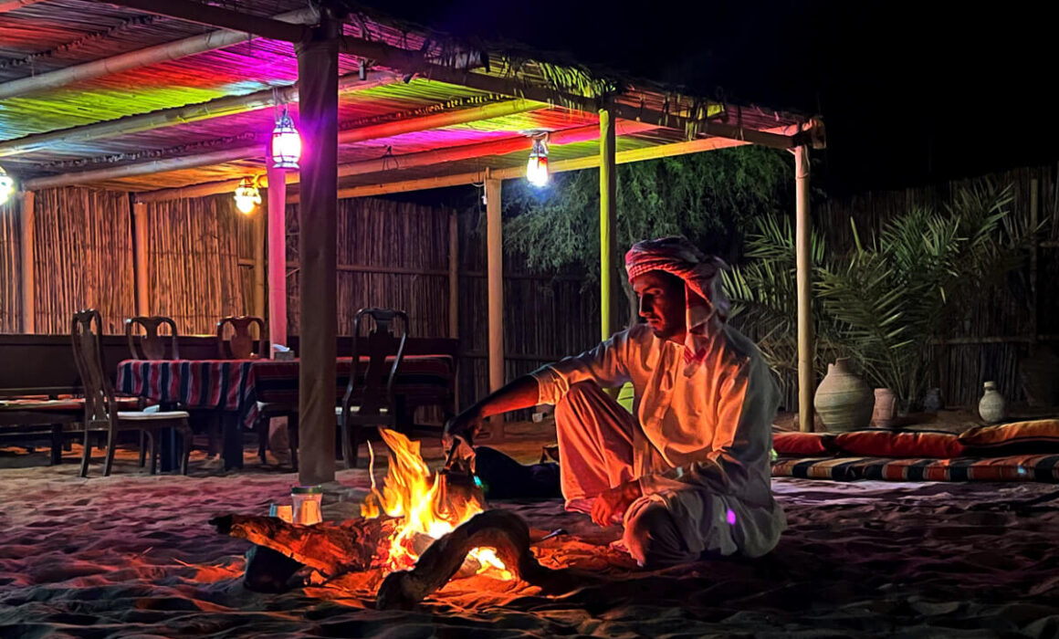 Abendliche Teezeremonie im Nomadic Desert Camp im Oman