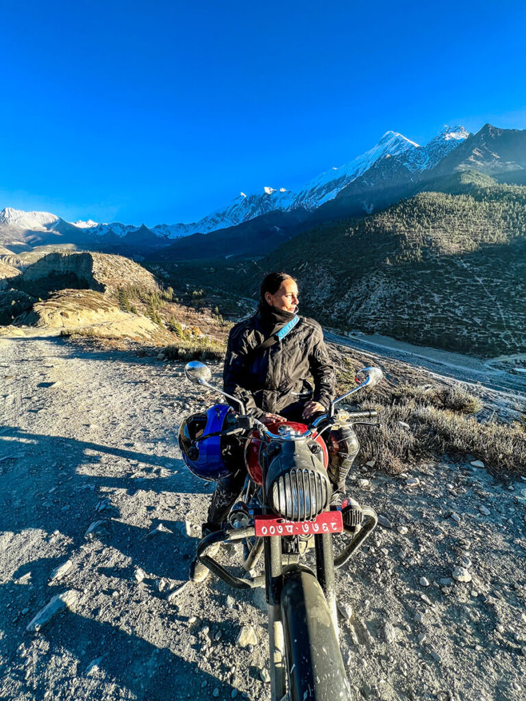 Motorradtour auf einer Royal Enfield durch Nepal