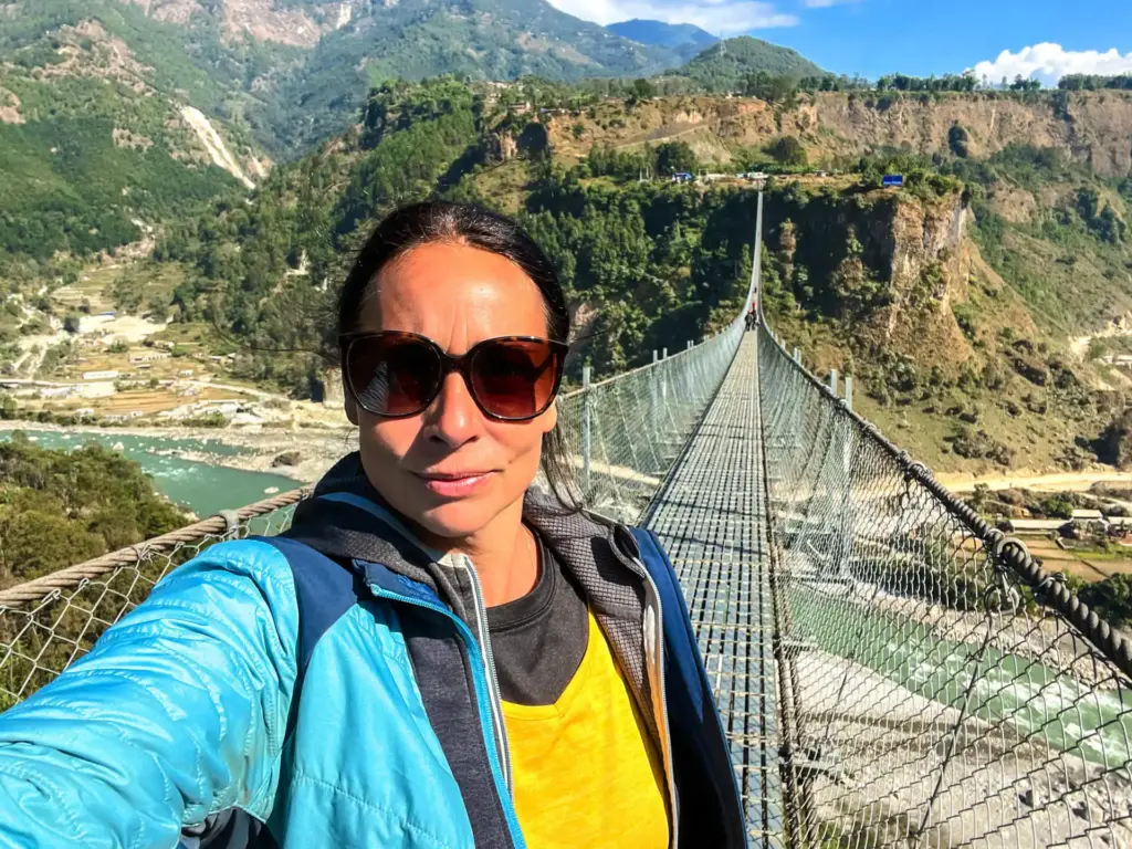 Die spektakuläre 567m lange Hängebrücke über die Gandaki Schlucht