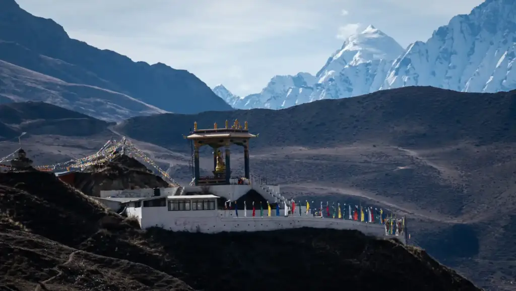 Eine der zahlreichen heiligen Stätten in der großen Tempelanlage von Muktinath