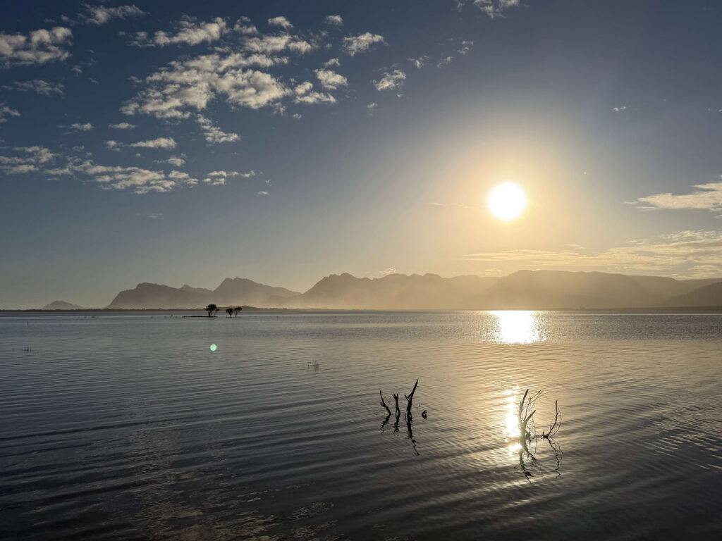 Lagune im Abendlicht in Südafrika