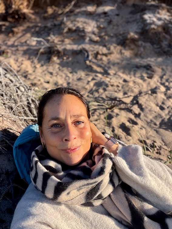 Ulrike Nehls am Weststrand auf dem Fischland-Darss